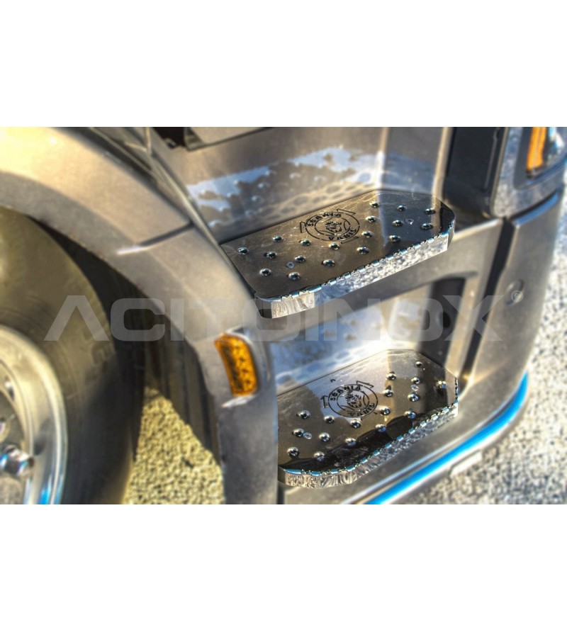 SCANIA R/S Serie 16+ CABIN STEPS COVER - AP008SNS - RVS / Chrome accessoires - Verstralershop SCANIA R/S Serie 16+ CABIN STEPS COVER - AP008SNS - RVS / Chrome accessoires - Verstralershop