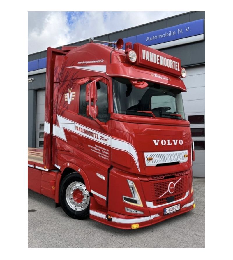 Daytime running lights - L&S - Position light - Switchable - White/Amber - 4 flash patterns - 24V - Set - Volvo - FH - 2021+ Daytime running lights - L&S - Position light - Switchable - White/Amber - 4 flash patterns - 24V - Set - Volvo - FH - 2021+