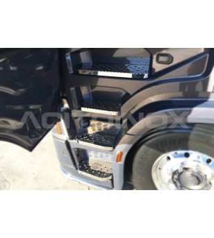 SCANIA R/S Serie 16+ Kabinenstufenabdeckung - AP008SNS - Lights and Styling
